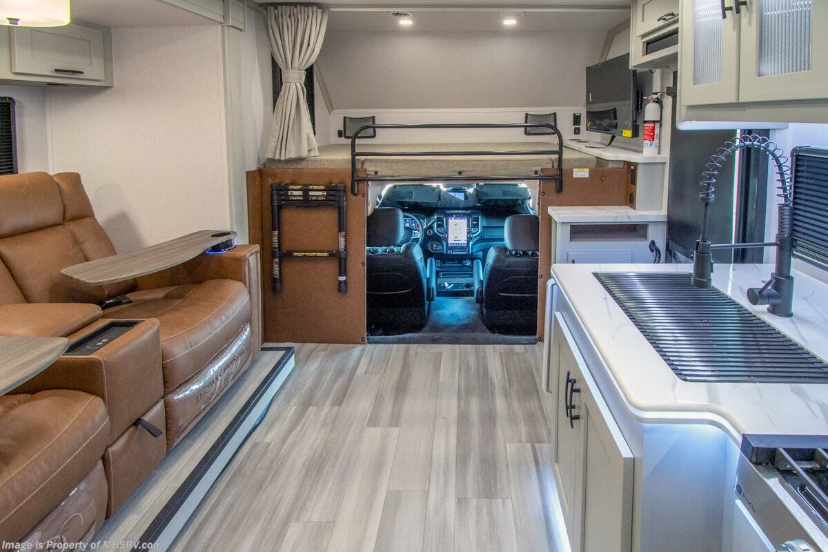 2027 Dynamax Corp Isata 5 Series 28SS - New Class C For Sale by Motor Home Specialist in Alvarado, Texas