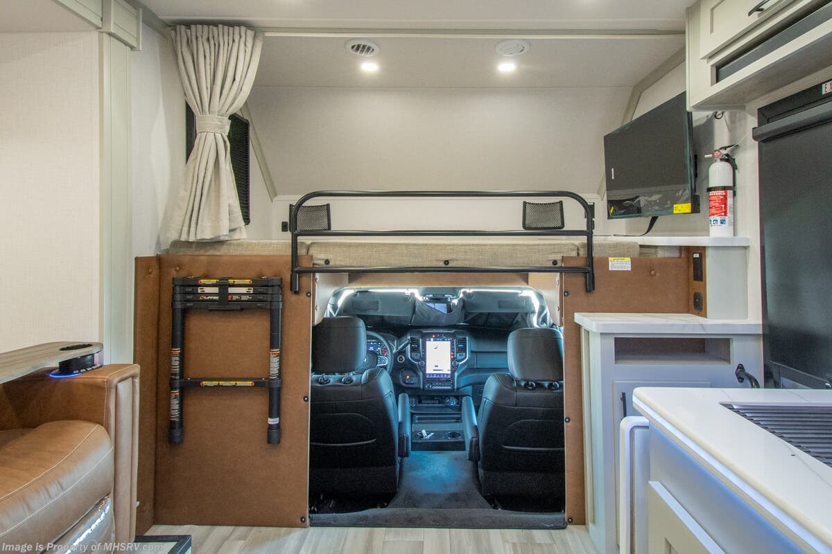 2027 Isata 5 Series 28SS by Dynamax Corp from Motor Home Specialist in Alvarado, Texas