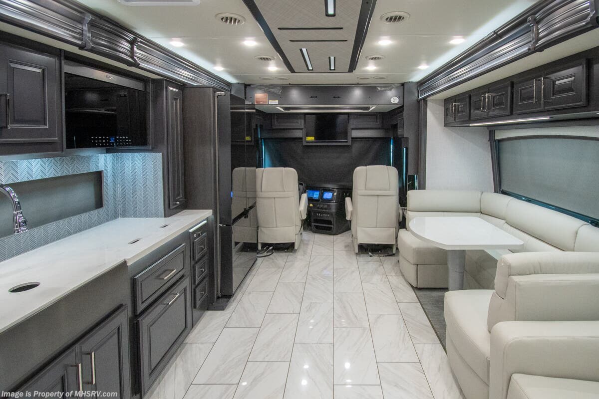 2026 Fleetwood Discovery LXE 40G - New Diesel Pusher For Sale by Motor Home Specialist in Alvarado, Texas features Bunk Beds