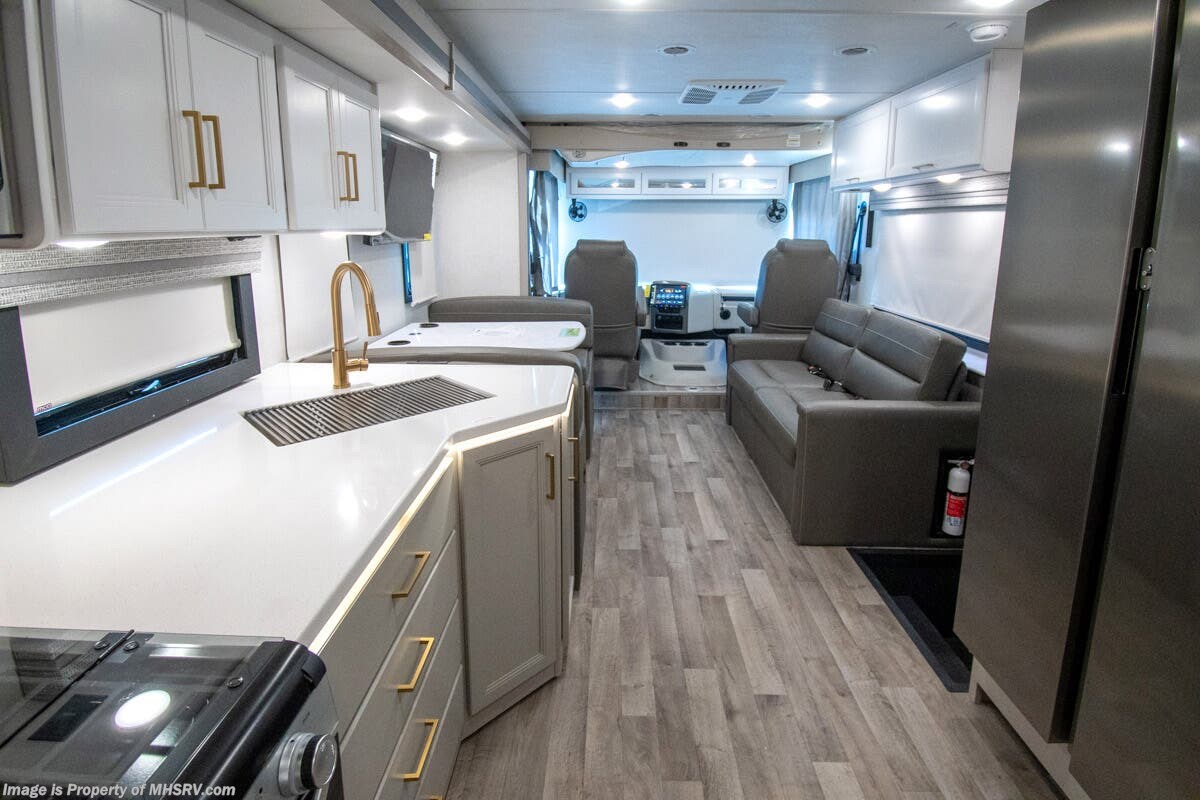 2026 Thor Motor Coach Hurricane 35J - New Class A For Sale by Motor Home Specialist in Alvarado, Texas features Bunk Beds