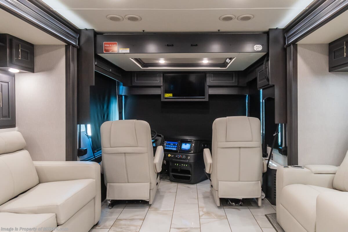 2026 Discovery LXE 44B by Fleetwood from Motor Home Specialist in Alvarado, Texas