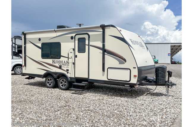 2017 Dutchmen Kodiak Ultra-Lite 201QB Travel Trailer W/ 3 Burner Range, Oven, Alum. Wheels &amp; More