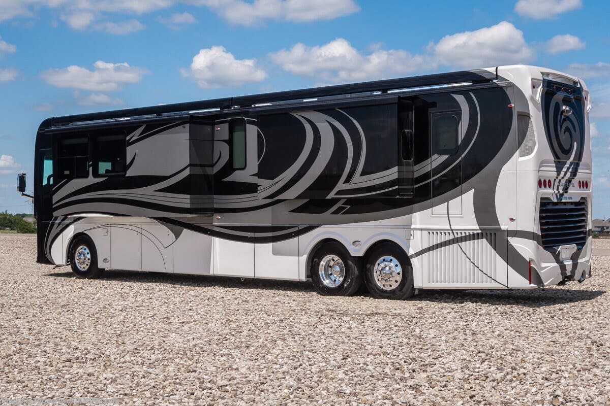 2024 Foretravel Realm FS605 Luxury Villa Master Suite (LVMS) Bath & 1/2 ...