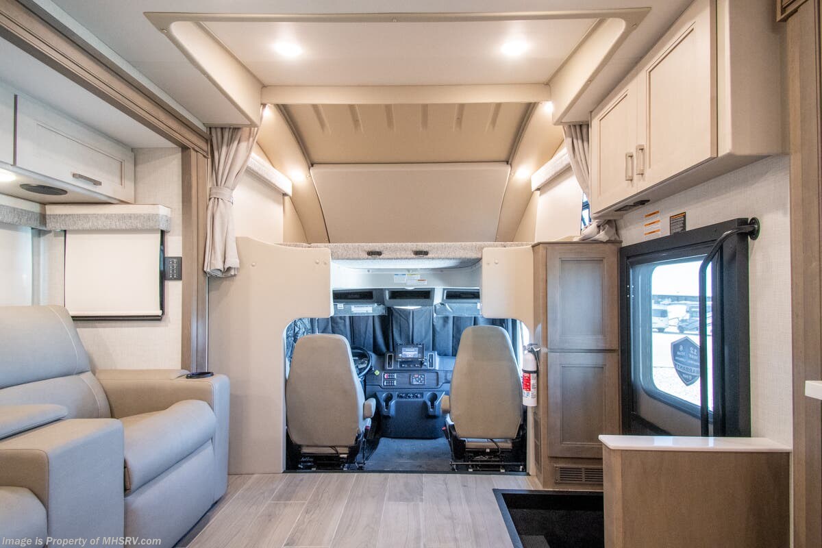 2026 Pasadena SV 38DX by Thor Motor Coach from Motor Home Specialist in Alvarado, Texas