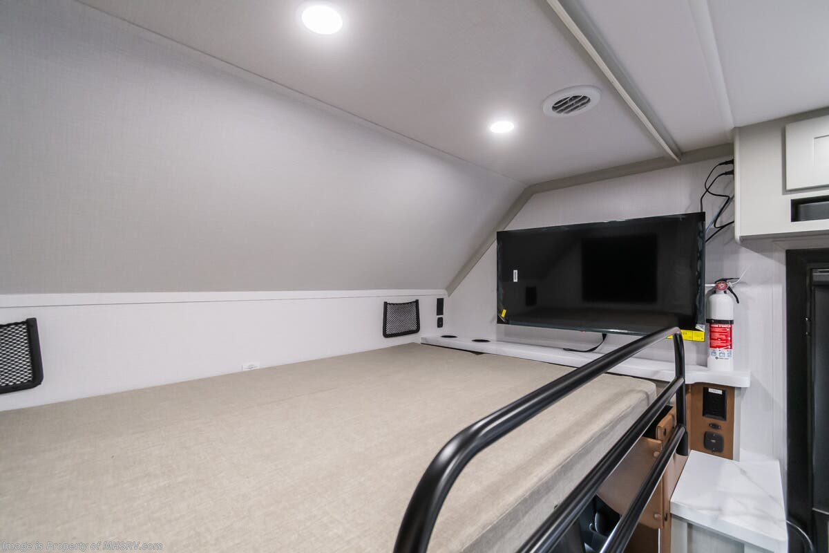 New 2026 Dynamax Corp Isata 5 Series 30FW available in Alvarado, Texas