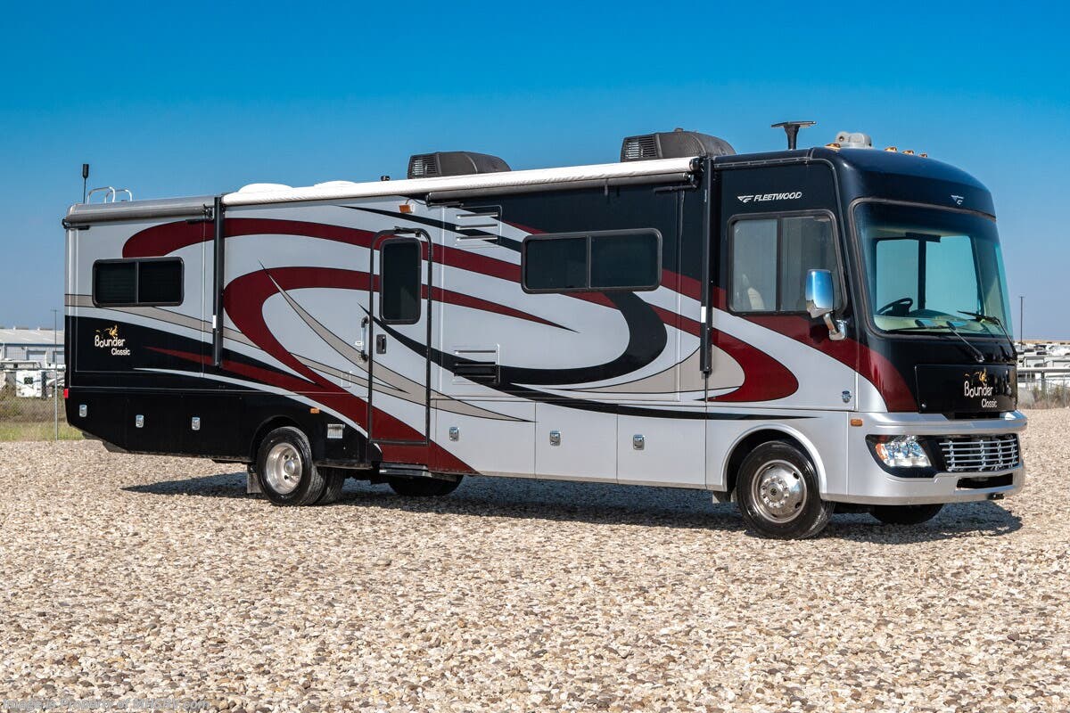 2013 Fleetwood Bounder 34M RV W/ Oven, 3 Camera System, Solar & More
