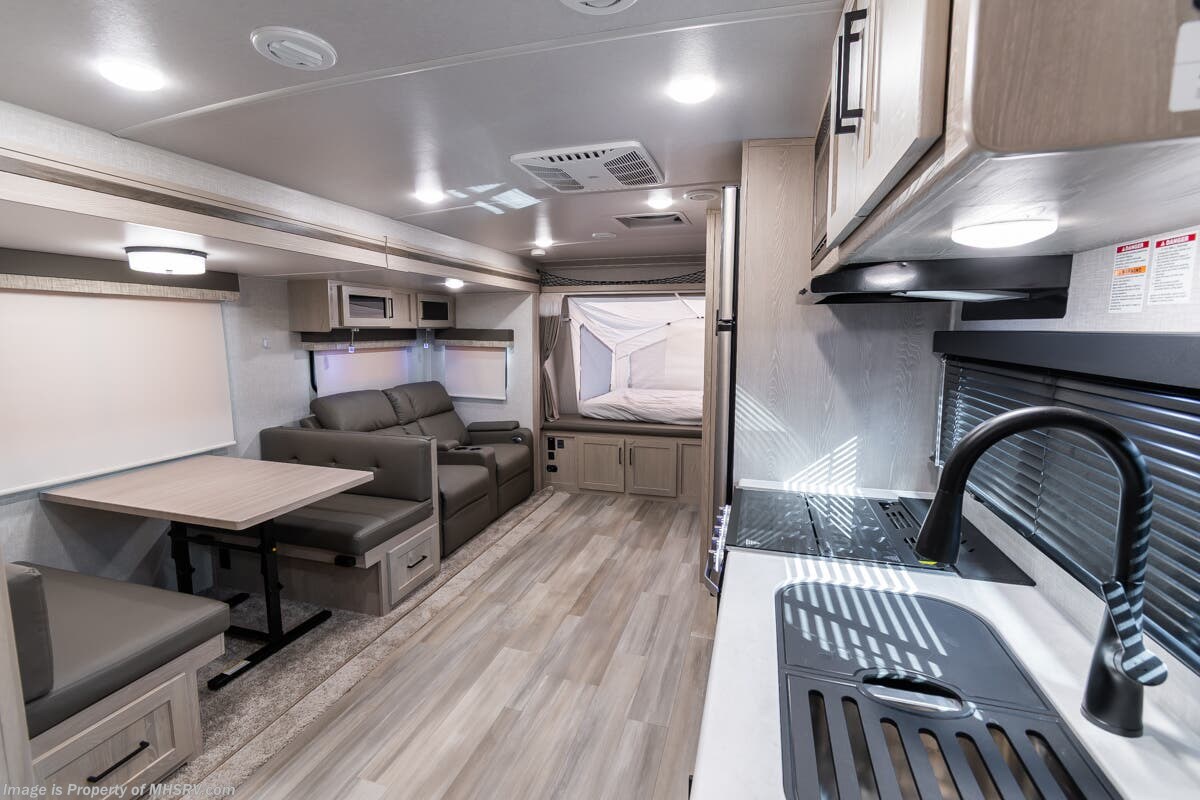 2022 Forest River Flagstaff Shamrock SHAMROCK - Used Travel Trailer For Sale by Motor Home Specialist in Alvarado, Texas