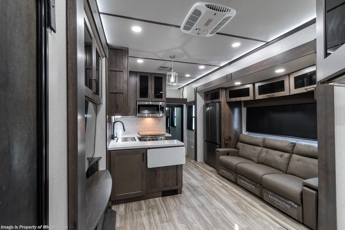 2022 Alliance RV Valor 40V13 - Used Fifth Wheel For Sale by Motor Home Specialist in Alvarado, Texas