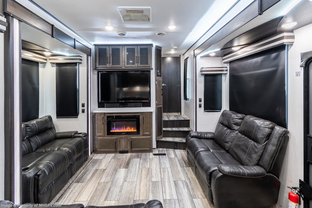 2021 Heartland Cyclone 4006 - Used Fifth Wheel For Sale by Motor Home Specialist in Alvarado, Texas