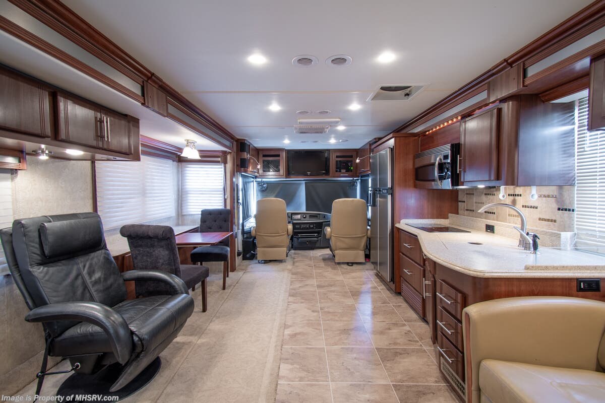 2009 Fleetwood Providence 40X - Used Diesel Pusher For Sale by Motor Home Specialist in Alvarado, Texas