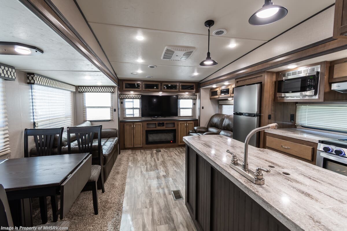 2020 Coachmen Chaparral Lite 30BHS - Used Fifth Wheel For Sale by Motor Home Specialist in Alvarado, Texas