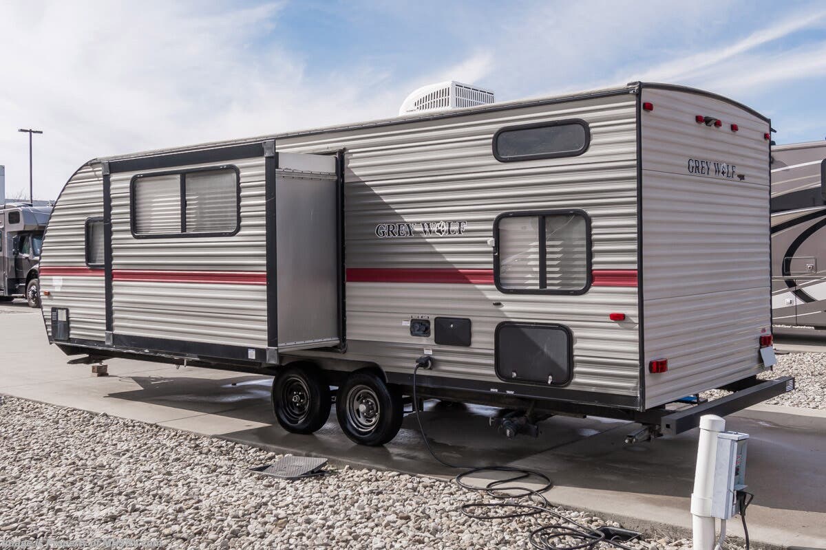 Used 2018 Forest River Cherokee Grey Wolf 26DBH available in Alvarado, Texas