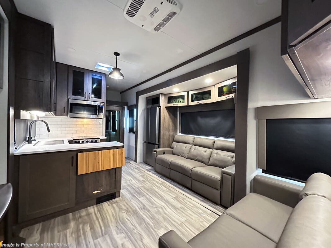 2023 Alliance RV Valor 40V13 - Used Fifth Wheel For Sale by Motor Home Specialist in Alvarado, Texas features Bath & 1/2, Theater Seating