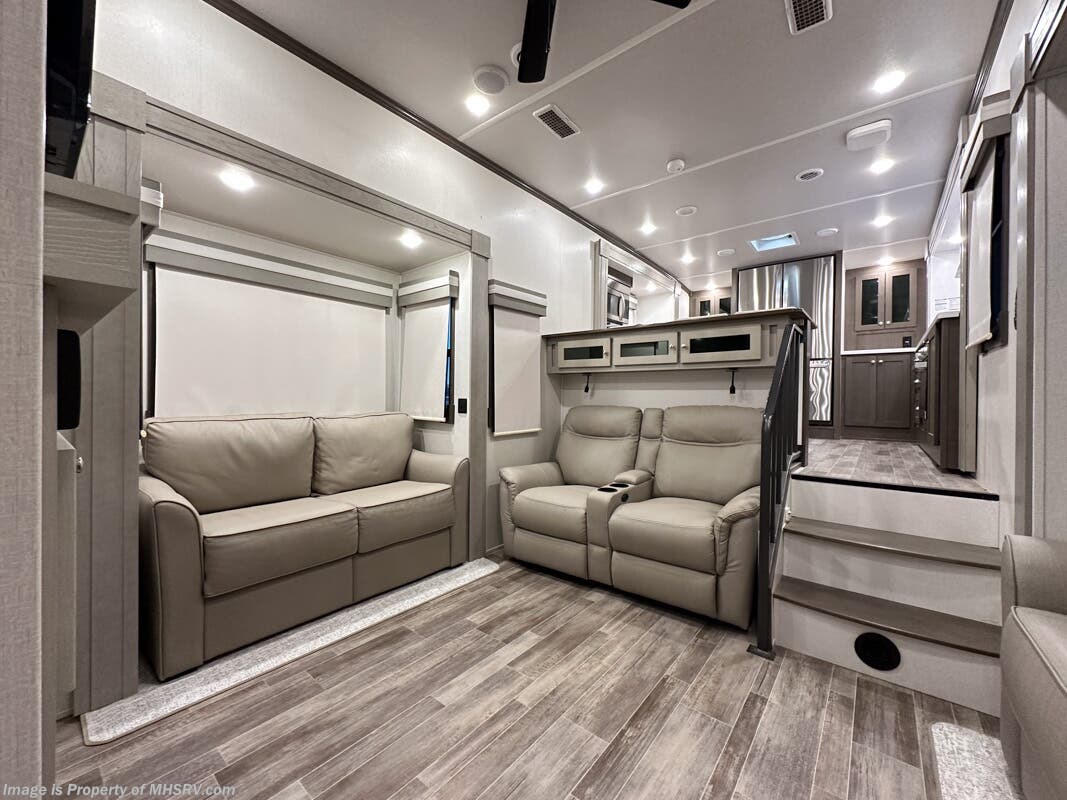 2022 Palomino Columbus 388FK - Used Fifth Wheel For Sale by Motor Home Specialist in Alvarado, Texas features Theater Seating