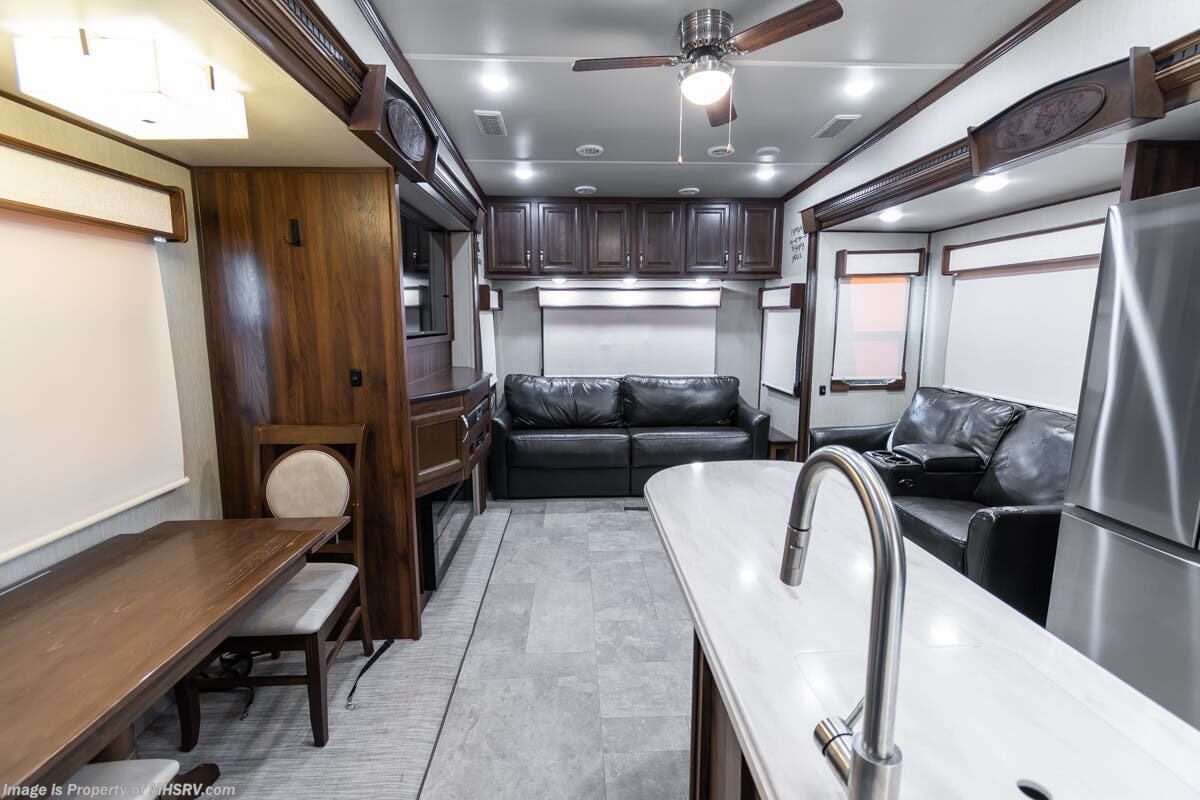 2020 Palomino Columbus 298RL - Used Fifth Wheel For Sale by Motor Home Specialist in Alvarado, Texas features Theater Seating