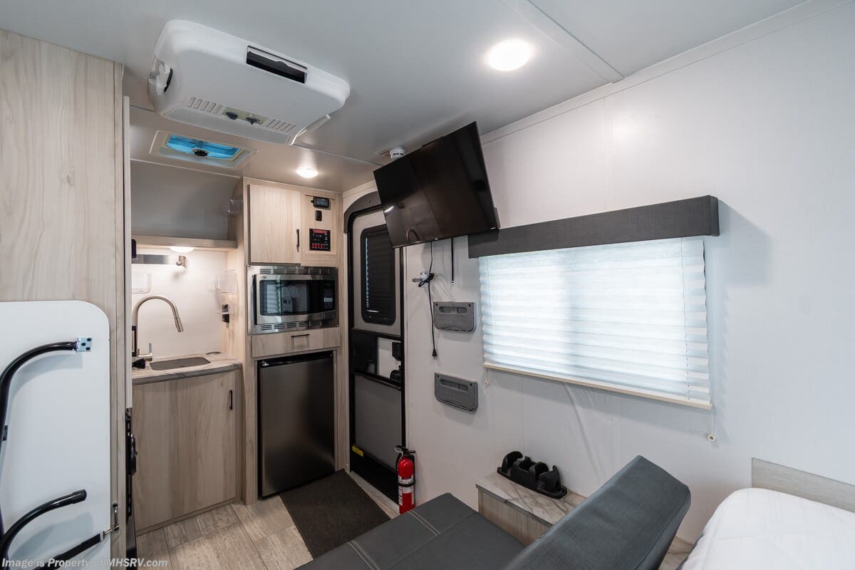 2023 Winnebago HIKE 100 1316MB - Used Travel Trailer For Sale by Motor Home Specialist in Alvarado, Texas