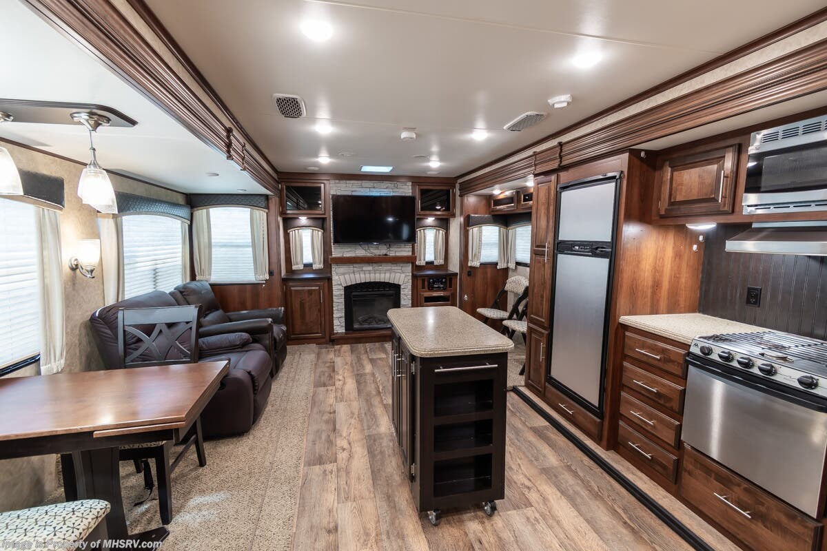 2017 Jayco Eagle 338RETS - Used Travel Trailer For Sale by Motor Home Specialist in Alvarado, Texas