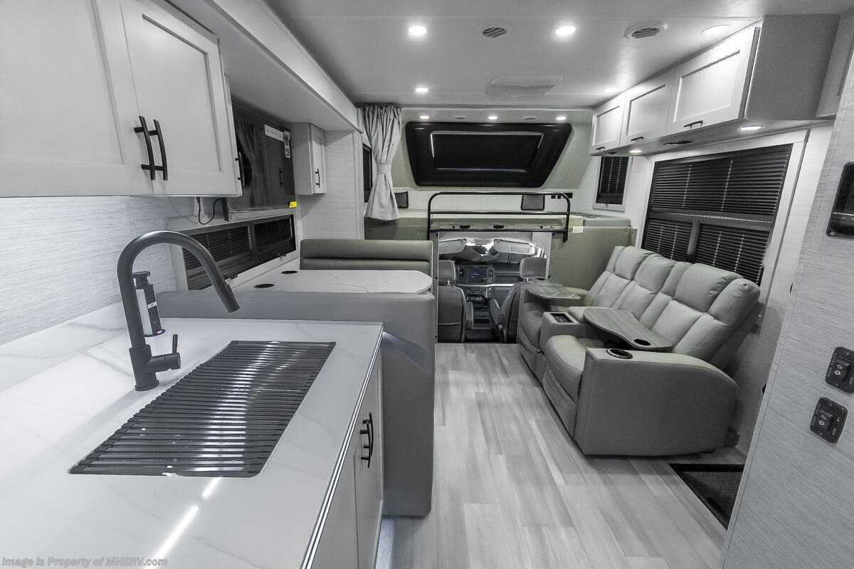 2027 Dynamax Corp Isata 6 Series 32KS - New Super C For Sale by Motor Home Specialist in Alvarado, Texas