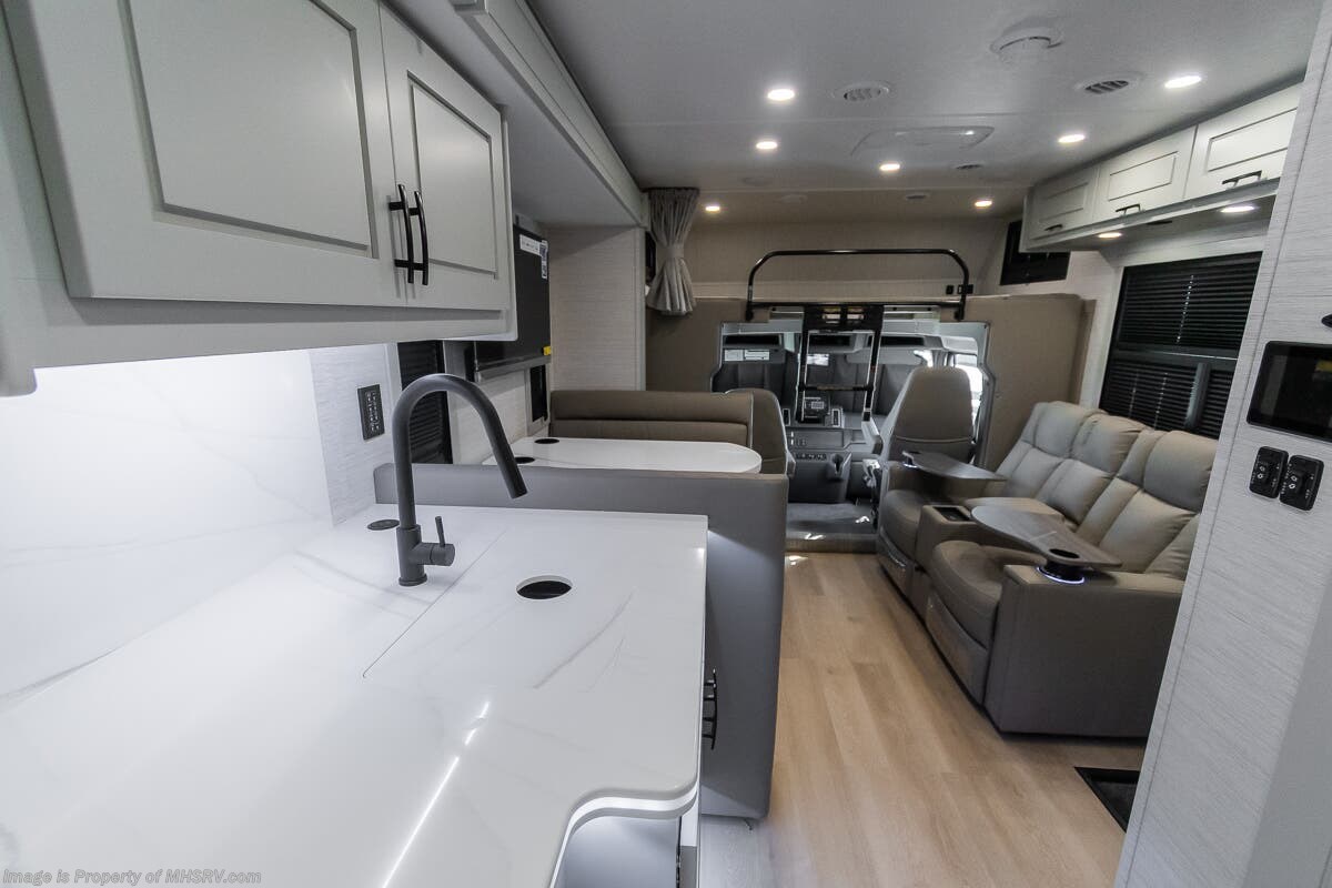 2027 Dynamax Corp DX3 32KD - New Super C For Sale by Motor Home Specialist in Alvarado, Texas