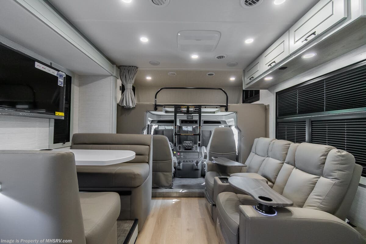 2027 DX3 32KD by Dynamax Corp from Motor Home Specialist in Alvarado, Texas