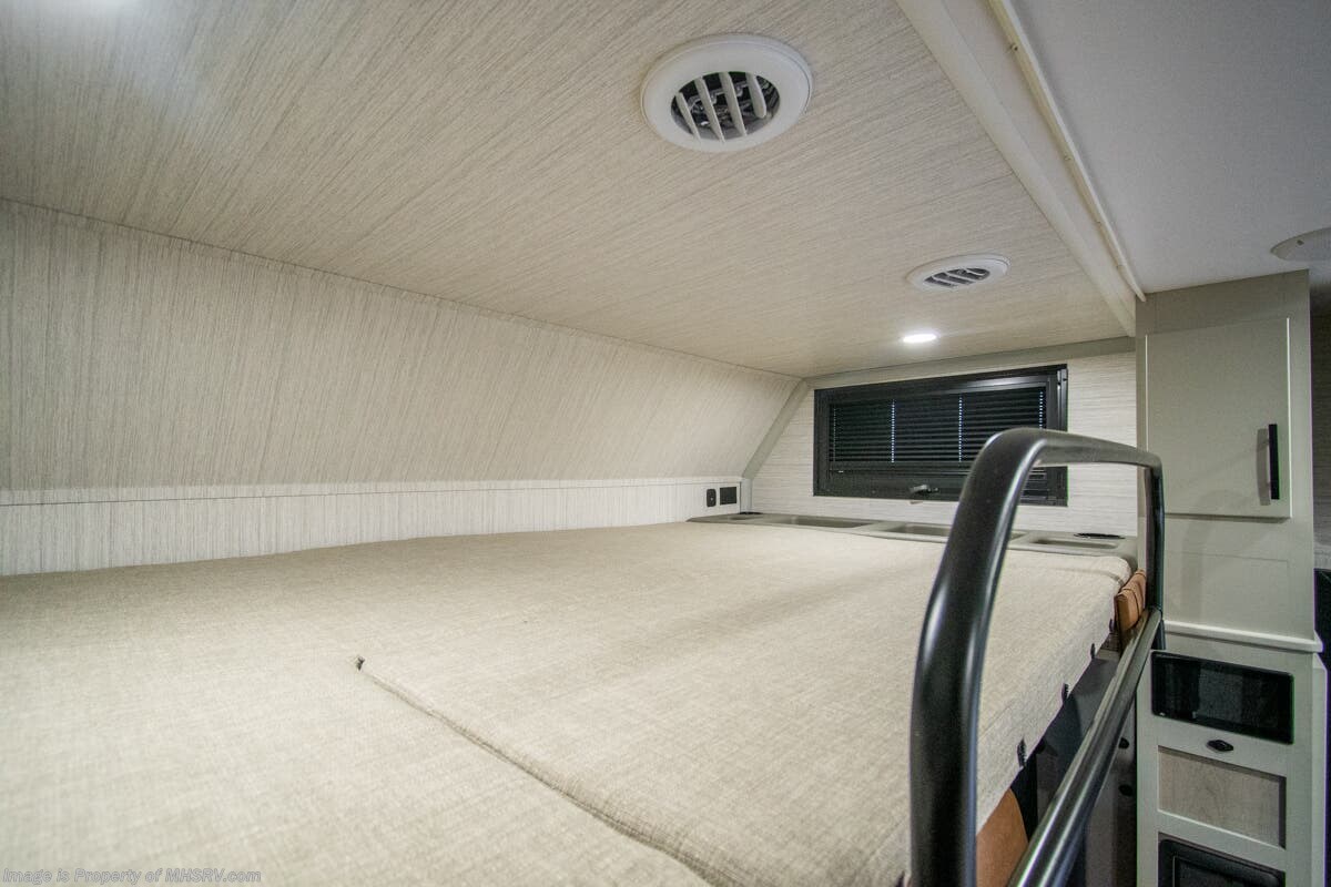New 2027 Dynamax Corp DX3 37BD available in Alvarado, Texas