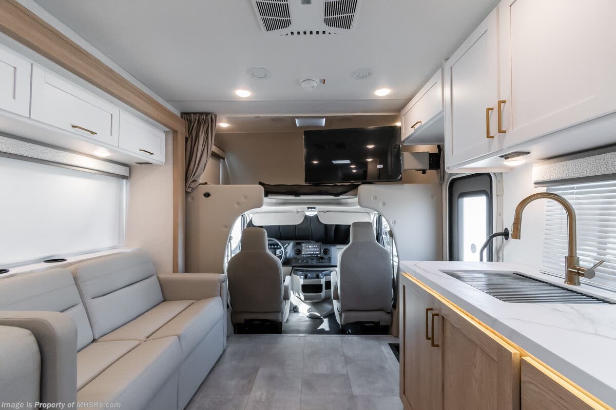 New 2027 Thor Motor Coach Chateau 31H available in Alvarado, Texas