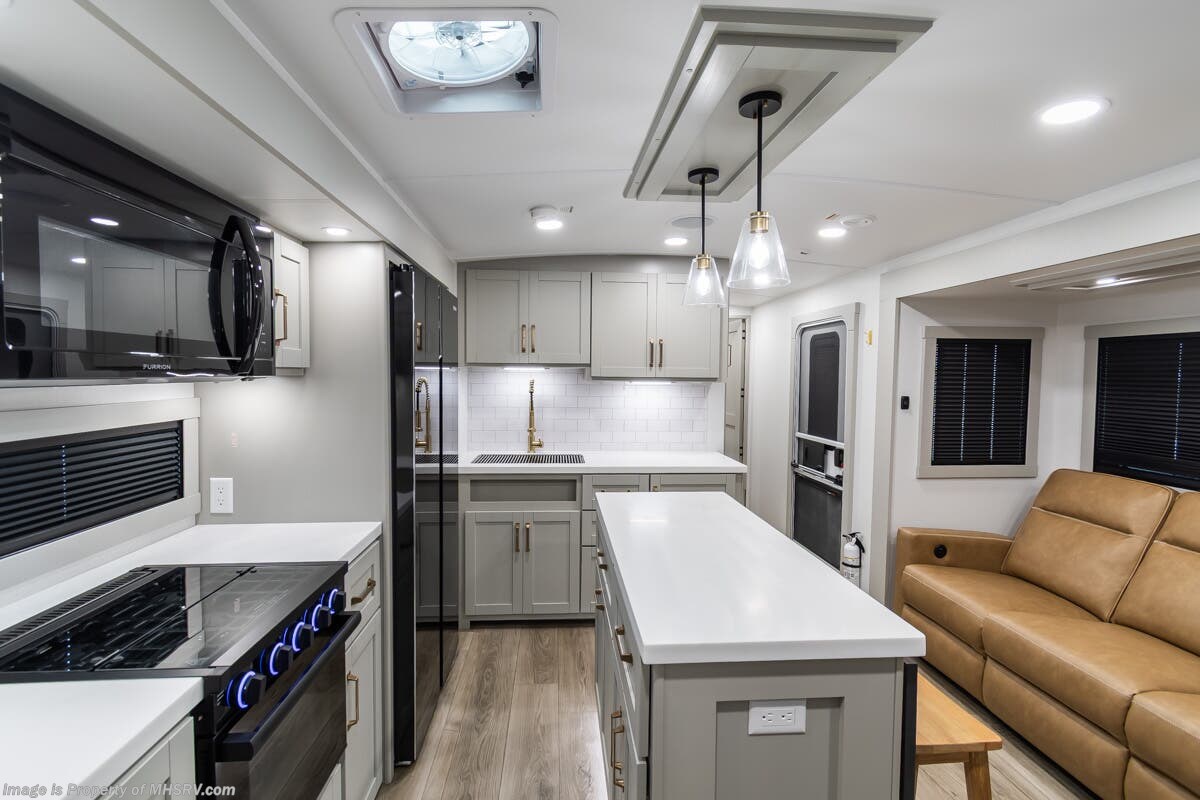 2025 Brinkley RV Model Z AIR 295 - Used Travel Trailer For Sale by Motor Home Specialist in Alvarado, Texas features Bunk Beds