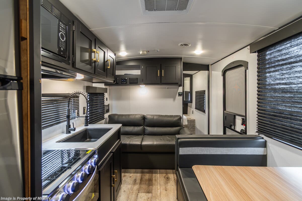 2022 Keystone Springdale 260BH - Used Travel Trailer For Sale by Motor Home Specialist in Alvarado, Texas features Bunk Beds