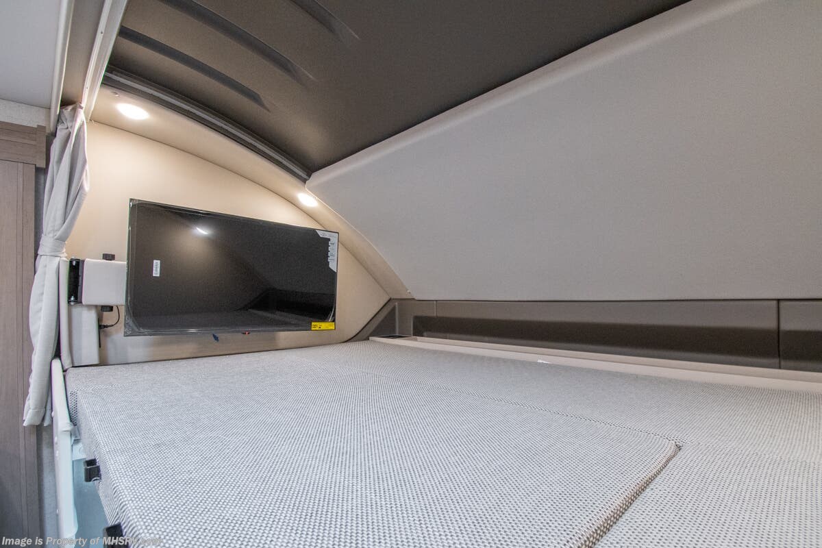 New 2027 Thor Motor Coach Magnitude Grand L35 available in Alvarado, Texas