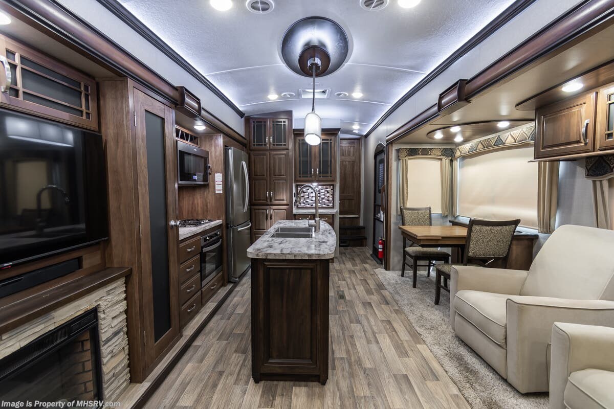 2017 Keystone Montana Legacy 3921 - Used Fifth Wheel For Sale by Motor Home Specialist in Alvarado, Texas features Bath & 1/2