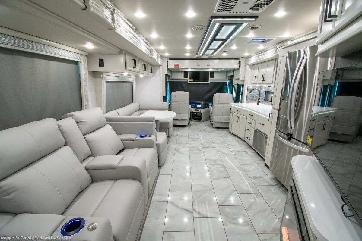 2027 Fleetwood Discovery 38K - New Diesel Pusher For Sale by Motor Home Specialist in Alvarado, Texas features Bath & 1/2