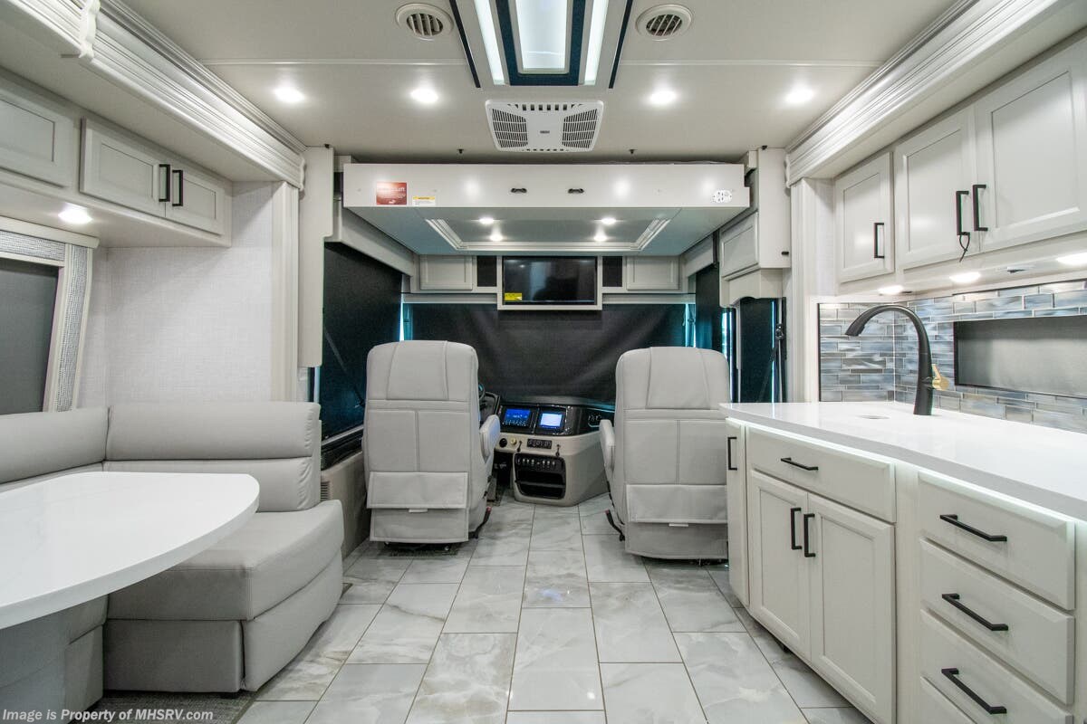 2027 Discovery 38K by Fleetwood from Motor Home Specialist in Alvarado, Texas