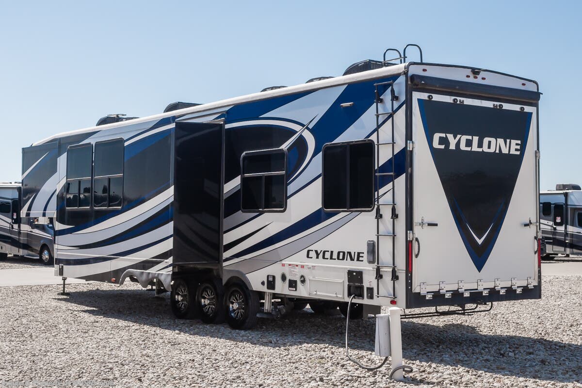 Used 2018 Heartland Cyclone 4270 available in Alvarado, Texas