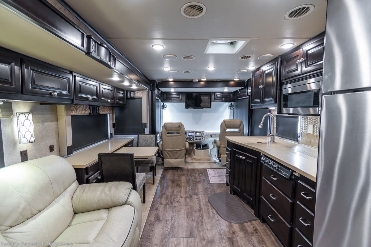 2017 Tiffin Open Road Allegro 32SA - Used Class A For Sale by Motor Home Specialist in Alvarado, Texas features Theater Seating, Bath & 1/2