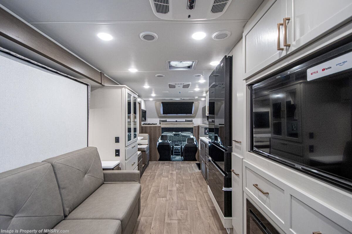 2026 East to West Bravado 29S - New Class C For Sale by Motor Home Specialist in Alvarado, Texas