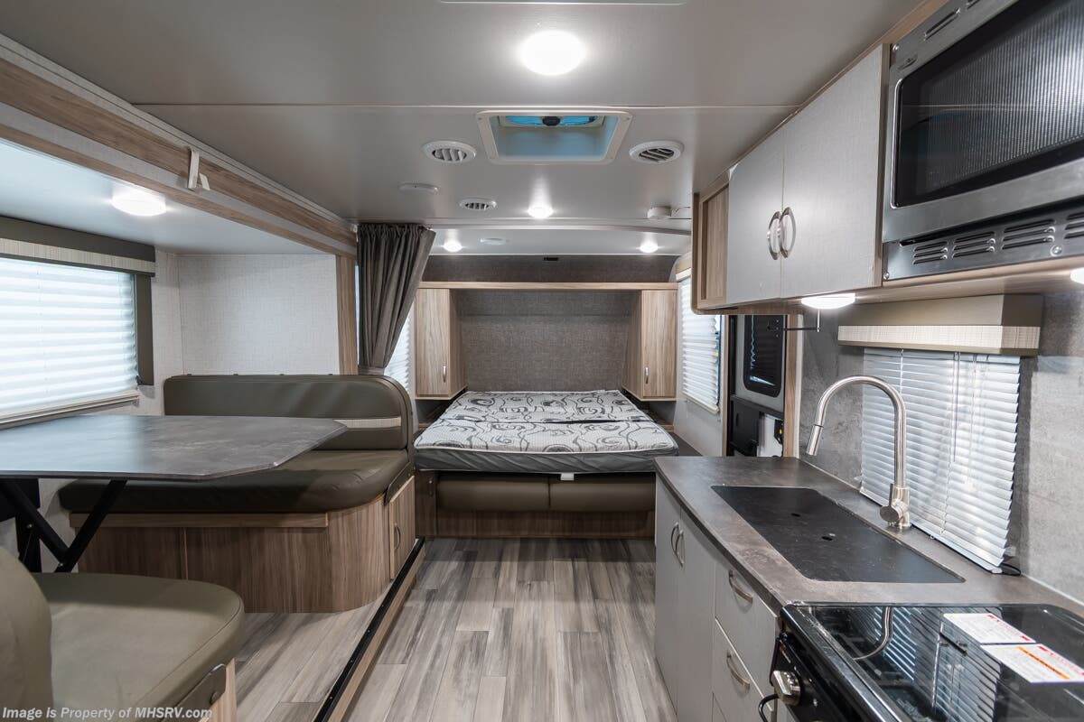 2022 Winnebago Micro Minnie 2306BHS - Used Travel Trailer For Sale by Motor Home Specialist in Alvarado, Texas