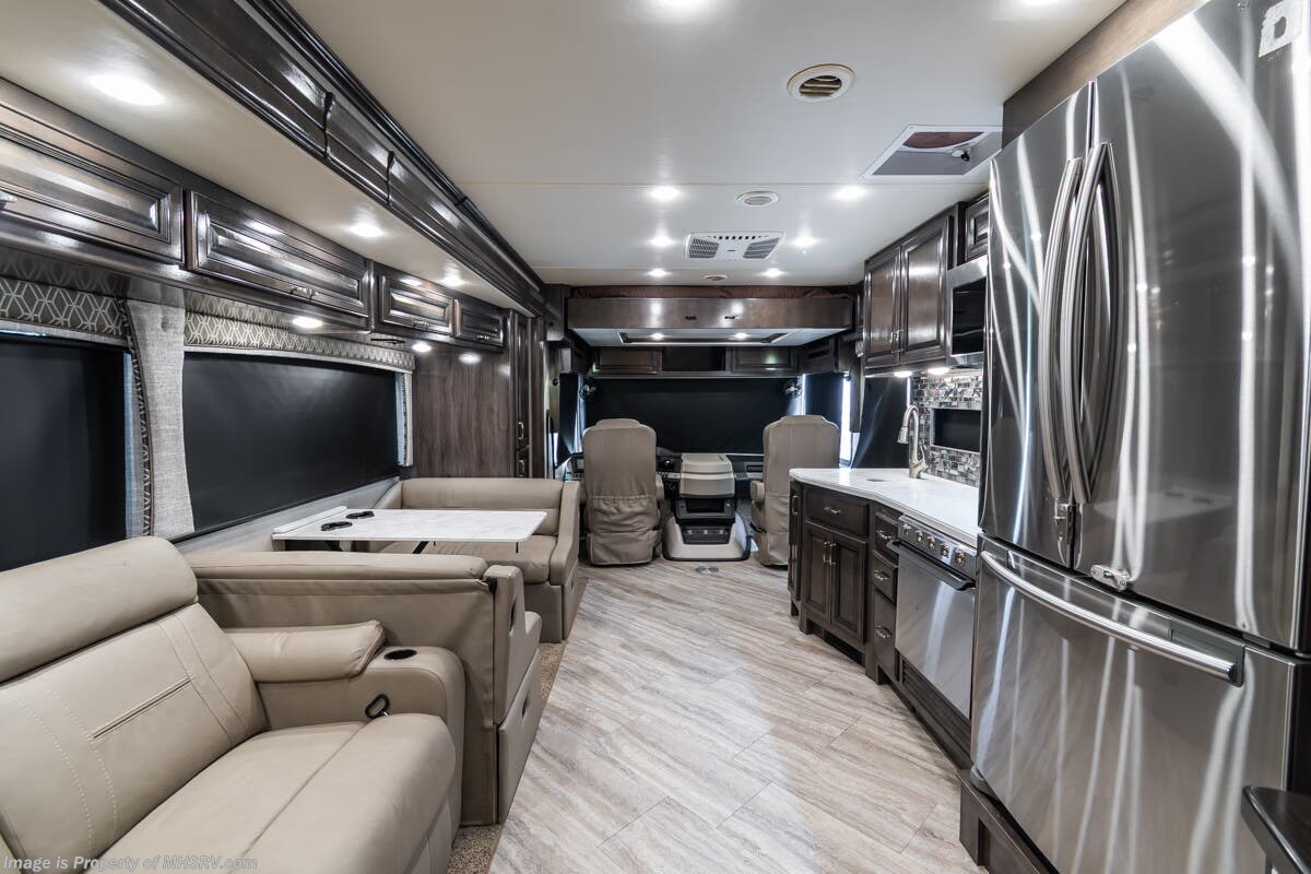 2021 Holiday Rambler Vacationer 35K - Used Class A For Sale by Motor Home Specialist in Alvarado, Texas features Bath & 1/2