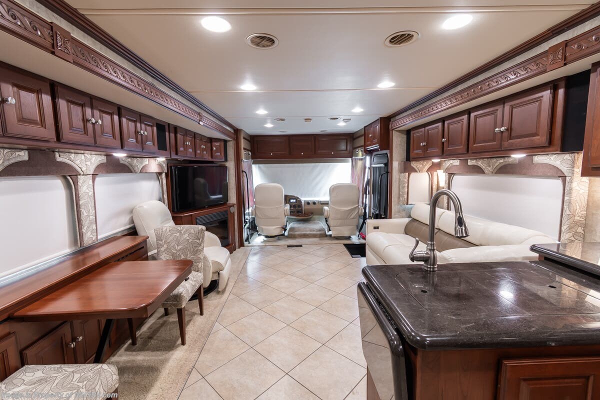 2015 Winnebago Adventurer 38Q - Used Class A For Sale by Motor Home Specialist in Alvarado, Texas