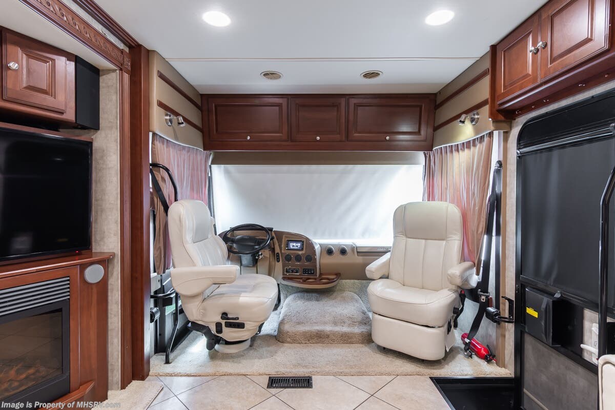 2015 Adventurer 38Q by Winnebago from Motor Home Specialist in Alvarado, Texas