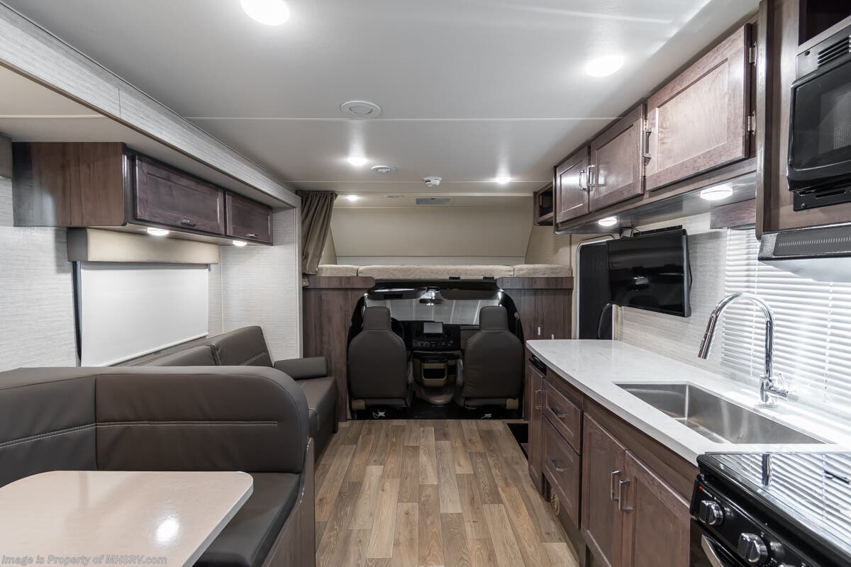 2025 Winnebago Minnie Winnie 31K - Used Class C For Sale by Motor Home Specialist in Alvarado, Texas