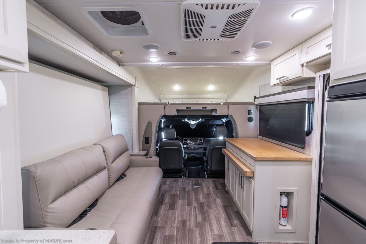 2023 Tiffin Wayfarer 25JW - Used Class C For Sale by Motor Home Specialist in Alvarado, Texas