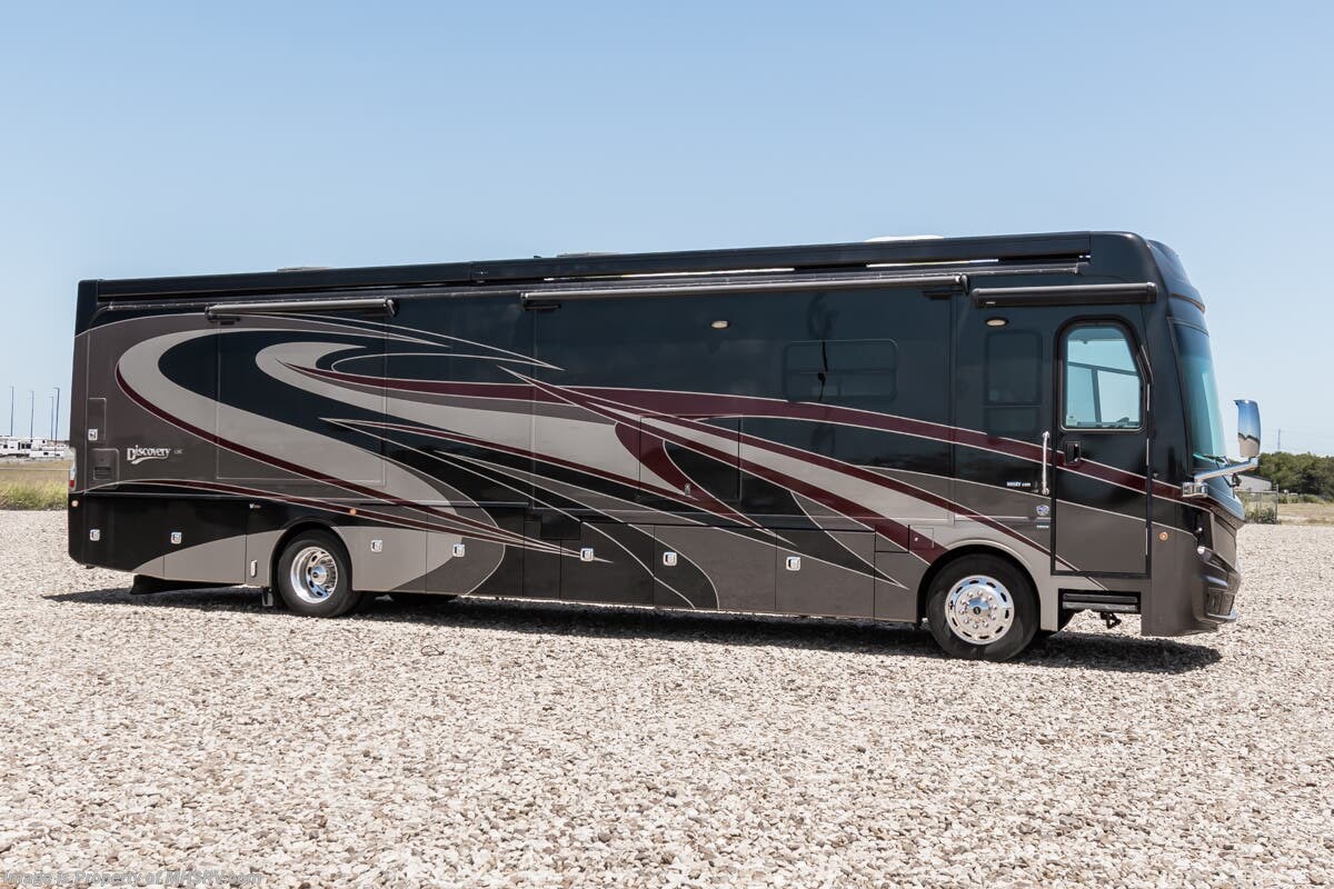 2018 Fleetwood Discovery LXE 40E Bath &amp; 1/2 RV W/ King Bed, Theater Seats, Stack. W/D, Solar &amp; More