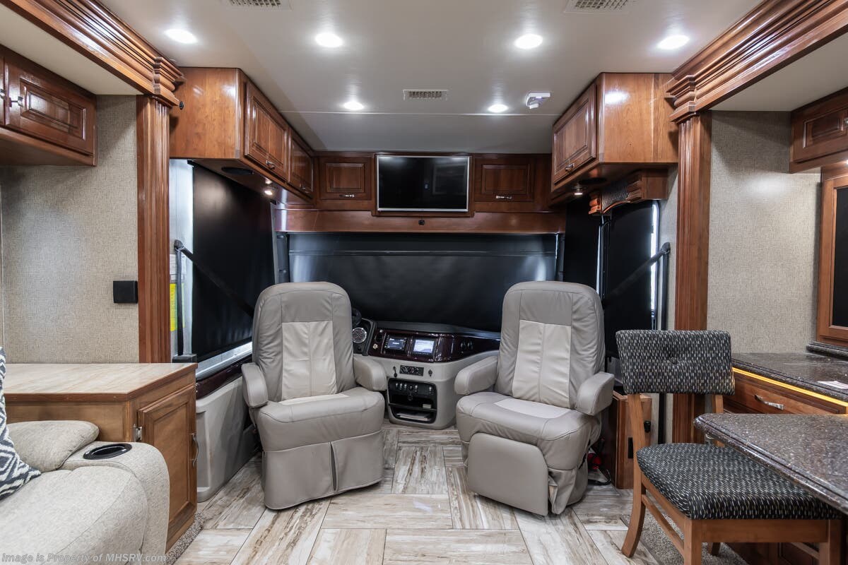 2018 Discovery LXE 40E by Fleetwood from Motor Home Specialist in Alvarado, Texas