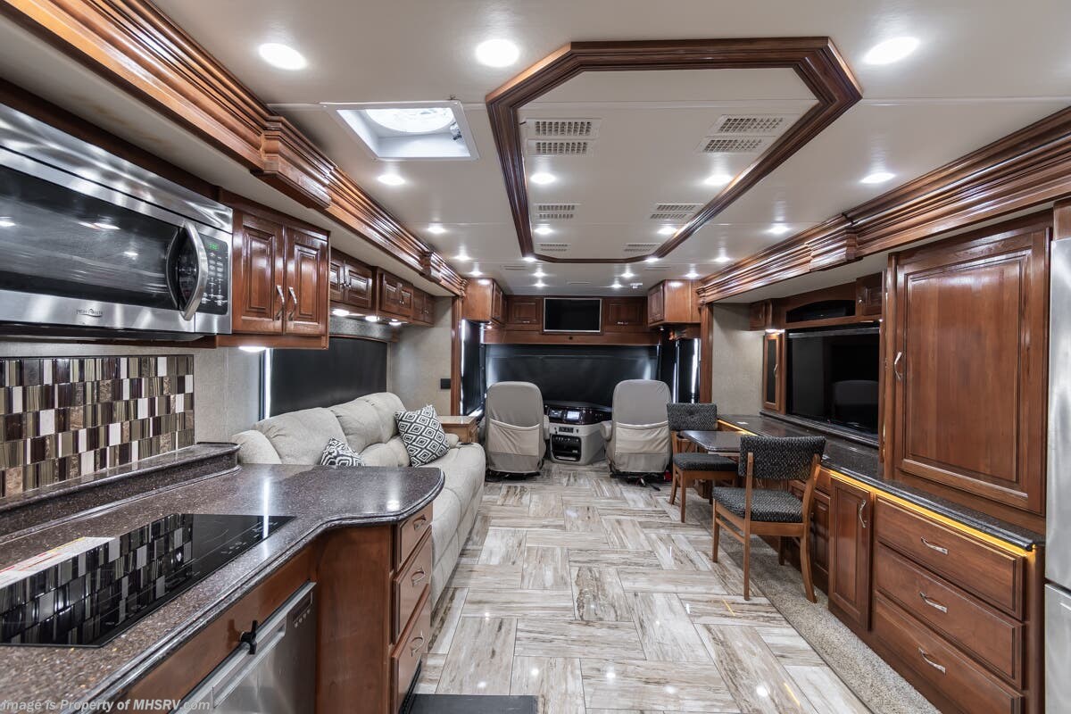 2018 Fleetwood Discovery LXE 40E - Used Diesel Pusher For Sale by Motor Home Specialist in Alvarado, Texas features Theater Seating, Bath & 1/2
