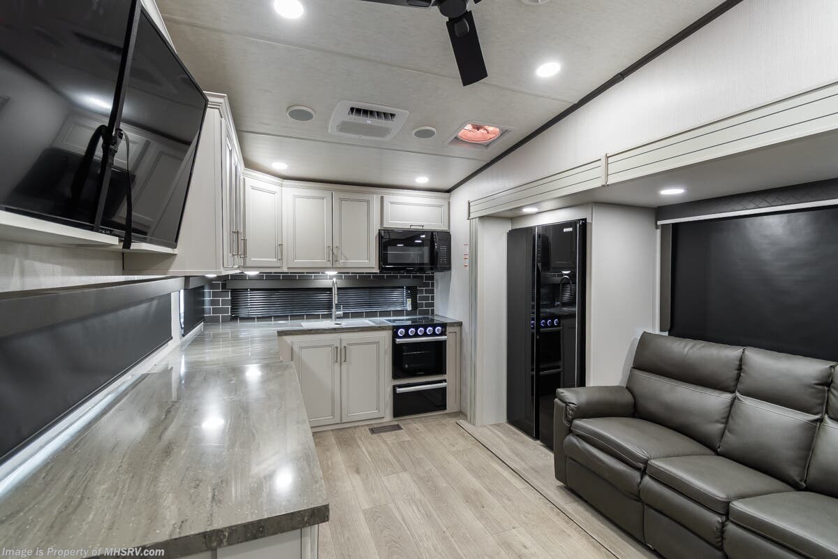 2025 Keystone Cougar 260MLE - Used Travel Trailer For Sale by Motor Home Specialist in Alvarado, Texas