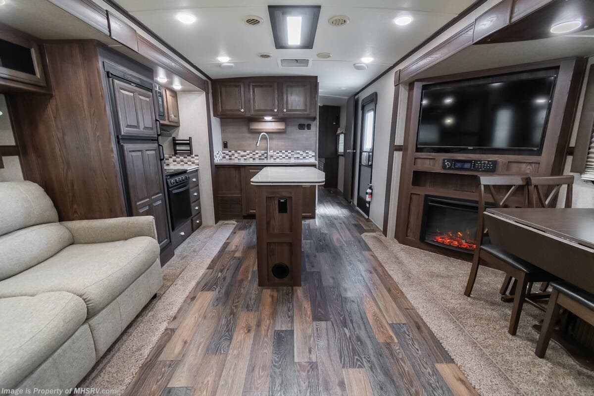 2017 Forest River Rockwood 8329SS - Used Travel Trailer For Sale by Motor Home Specialist in Alvarado, Texas