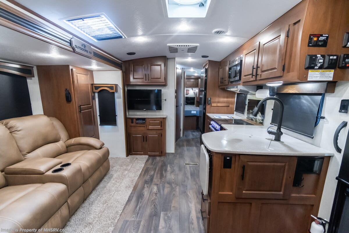 2025 Outdoors RV Back Country 25DVS - Used Travel Trailer For Sale by Motor Home Specialist in Alvarado, Texas features Theater Seating