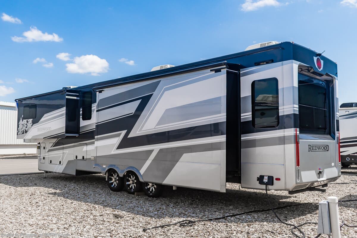Used 2025 CrossRoads Redwood 412GK available in Alvarado, Texas
