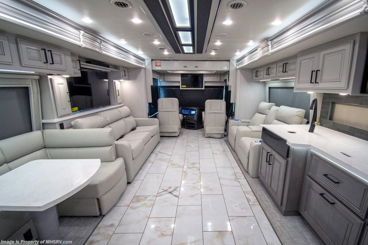 2027 Fleetwood Discovery LXE 44B - New Diesel Pusher For Sale by Motor Home Specialist in Alvarado, Texas features Bath & 1/2, Bunk Beds