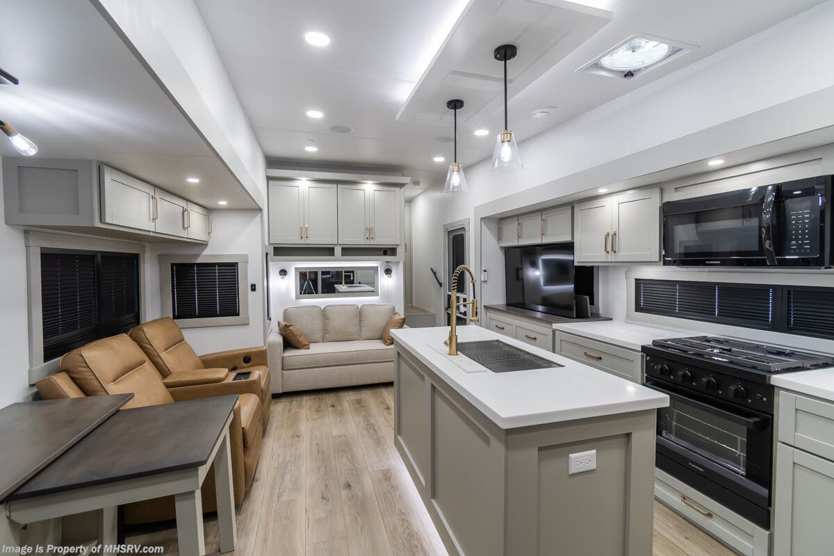 2025 Brinkley RV Model Z 3400 - Used Fifth Wheel For Sale by Motor Home Specialist in Alvarado, Texas features Theater Seating